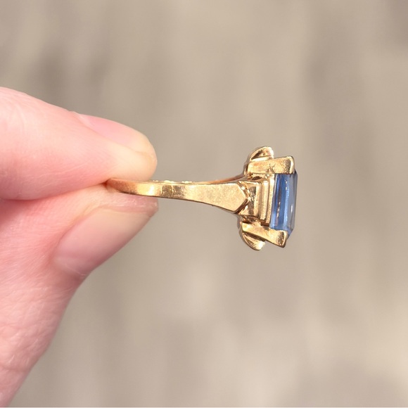 Vintage 14K Gold Lab Created Blue Spinel Ring: Emerald Cut, Mid-Century Modern - Picture 6 of 10